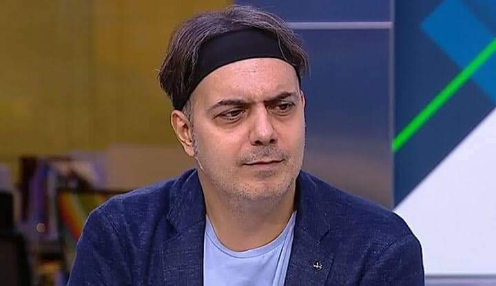 Ali Ece: “7 yıldır hakemlik yapıyorsun. Her maçın tartışmalı. Senin ne hakkın var suyu bulandırmaya Yaşar Kemal! Hakemlik yaptırmaya da utanmıyorlar!”
(Vole)