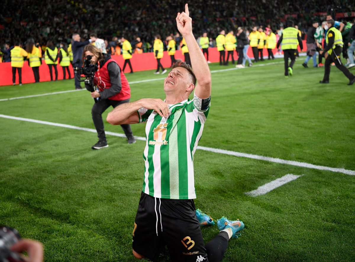AdriRM33's tweet photo. Da igual del equipo que seas, imposible no alegrarse por Joaquín. ♥️ https://t.co/0hNEpvmRjg
