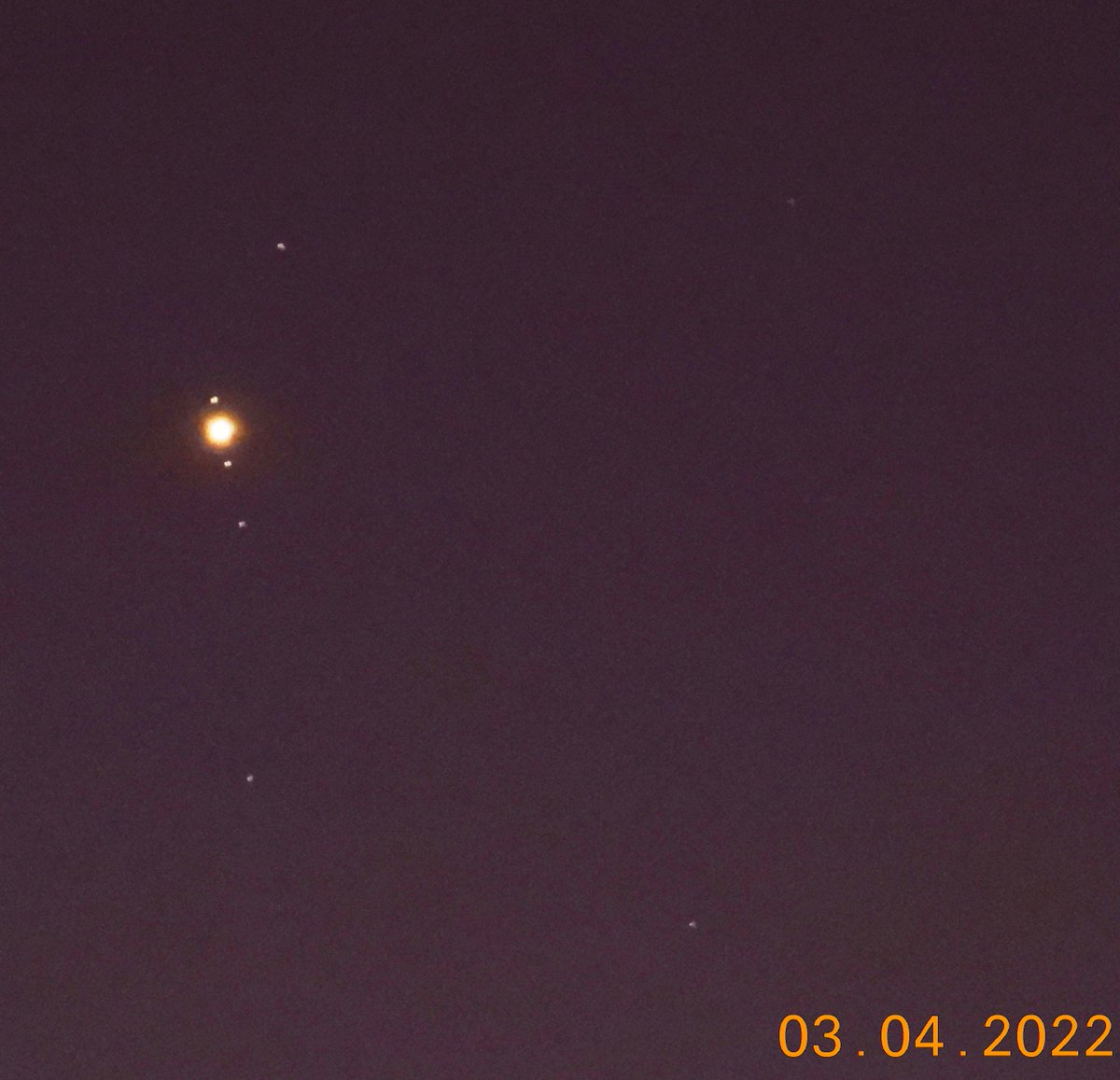 CherScheff's tweet photo. April 2022 had its skies mapped out with the Moon and four planets with Jupiter and four Moons in second pic. 

#Sydneyskies 
#StormHour #MoonHour 
#Aprilsky #MoonJupiterVenusMarsSaturn https://t.co/6fHkHDNTS6