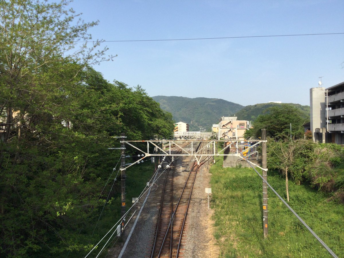 dangaizeppekide's tweet photo. おはようございます٩(*´꒳`*)۶
田舎道にとめてみたノスタルジックin #APtrikes125 を見てください😄
この見事な調和👩🦳
そしてどこまでも続く線路道🛤
#aliveprus #トゥクトゥク https://t.co/hvBE7olRk8
