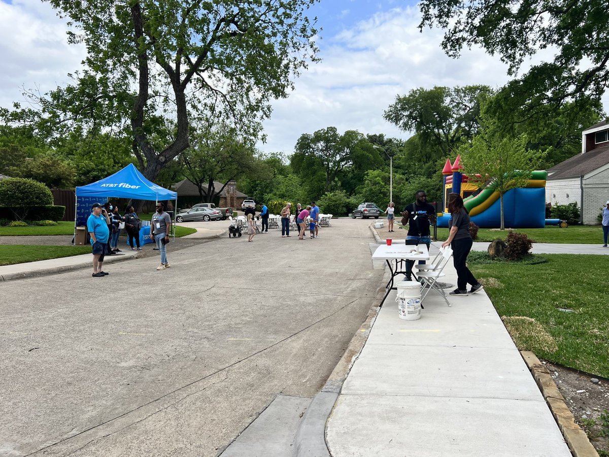 Had a blast today at the Woodbridge BBQ fiber event, thank you <a href="/TravisChamber5/">Travis Chambers</a>  <a href="/Rainey_5335/">Rainey</a> @CaresseSimpson for letting me borrow your teams 😊 #FiberFast #WinAsOne <a href="/NTXStephen/">Stephen Gates</a> <a href="/SSanjuaneloS/">Sandra S Sanjuanelo</a> <a href="/LynetteMAguilar/">Lynette Aguilar</a> <a href="/NTX_Market/">The NTX Market</a> <a href="/ATT/">AT&T</a>  Oh we made a friend! 🐢 He ❤️s fiber too!