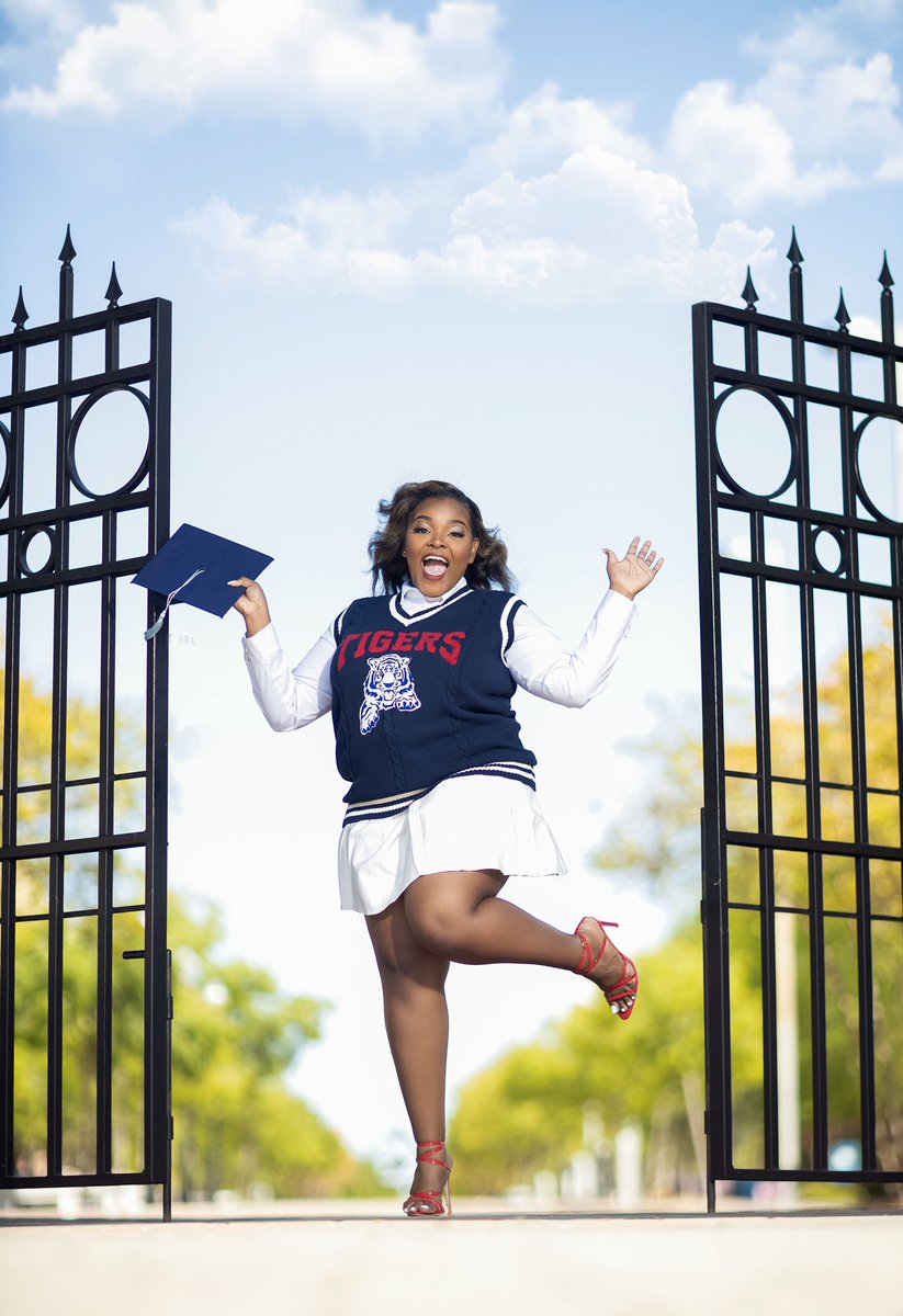 _SimplyBritt__'s tweet photo. to my dear old college home,

In just 7 DAYS from, I will be graduating from the best HBCU there is, Jackson State University. I am forever grateful for the past four years at this illustrious university. 

Britney D. Bobo, B.S in Healthcare Administration &amp; Management https://t.co/thtpk4qnOw