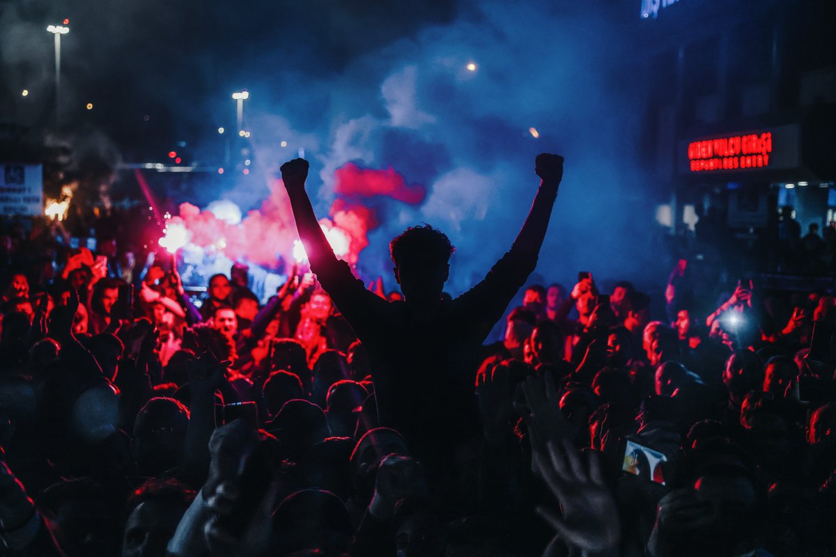 Uzun yollardan, çetin günlerden geçtik. Şimdi sevinme, şimdi zafer, şimdi vuslat zamanı!

İyi geceler… ♥️💙