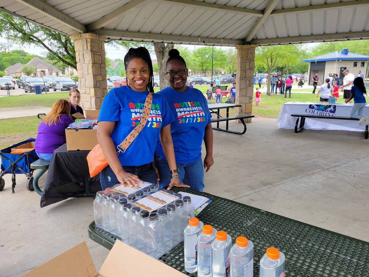 Chastity_ljack's tweet photo. Fun times at the DeISD and DeSoto Parks and Recreation Autism Event. @desotoisdengage https://t.co/UeXZ9MeeVS