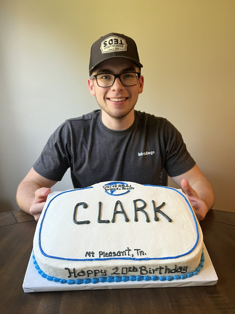 leigh2278's tweet photo. @UniversalORL My son’s 20th birthday cake @Official_Mchill https://t.co/OEZwtCYMj4