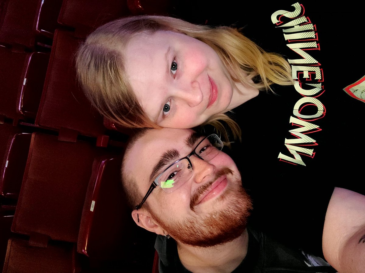 ZambiiRot's tweet photo. #shinedown #theprettyreckless #planetzero #revolutiontour https://t.co/Mw9x9DsmQx