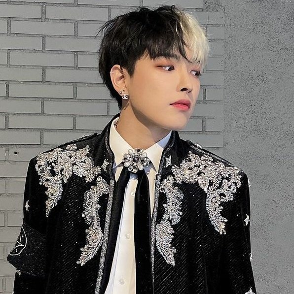 98CONTENT's tweet photo. just imagine hongjoong's evil twin https://t.co/V8C1ZvsIAi