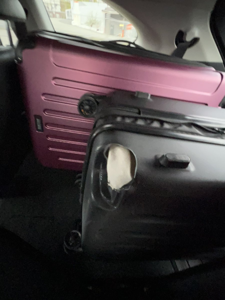 sflamini's tweet photo. @JetBlue broken bag off the flight. Needs to be claimed within 4 hours of landing. Been on hold for 2. Can you assist https://t.co/hXJU1RZOJ5