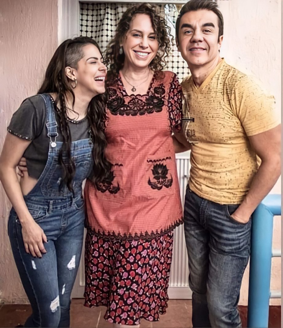 AzelaRobinsonFc's tweet photo. #FotoRecuerdo 📸 @AdrianUribe @azelarobinson @loregraniewicz  #CTNH2 Excelentes Actores❤️ https://t.co/tdQn6US7NJ