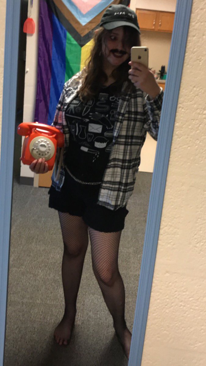 bones but orange 🚂 tweet media