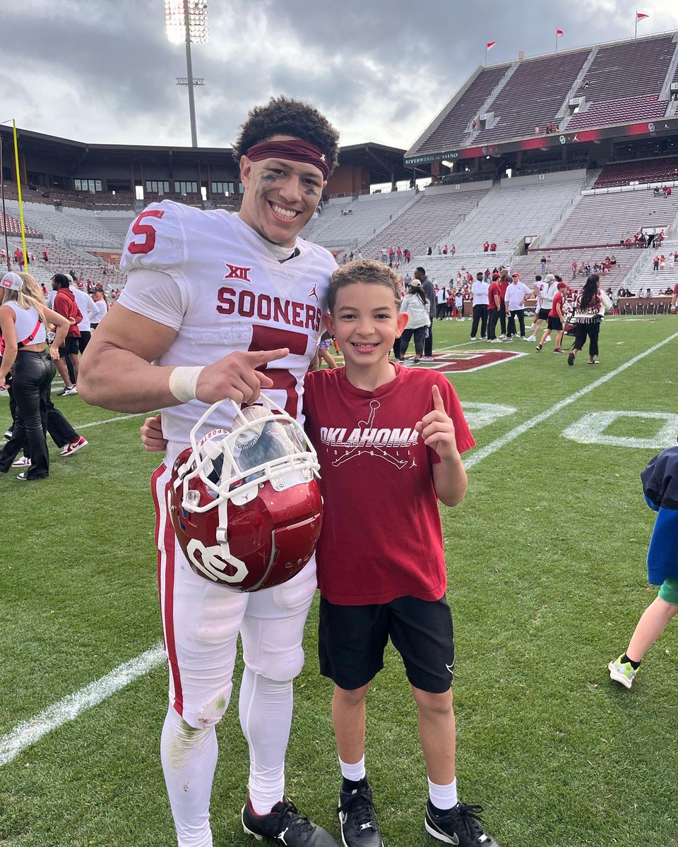 Emdot0326's tweet photo. Loving life! #OUDNA #OU #BoomerSooner https://t.co/RcK038znZf