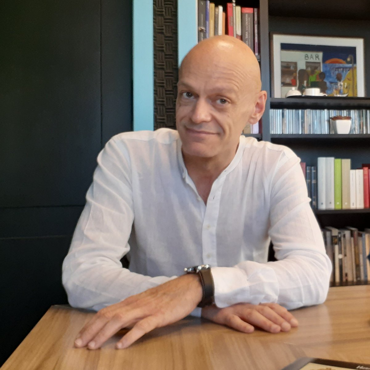 Inglaterra, 23 de abril de 1616 

Estamos reaccionando a la muerte del actor y empresario Will Shakspēr. Hablan dos actores, Mr. Rogelio Gracia y Miss Maia Francia (rarísimo e ilegal: una mujer que actúa) y un frecuentador del Globe Theatre, Johnnie Walker.

21 h. <a href="/radiomundo1170/">Radiomundo 1170 AM</a>