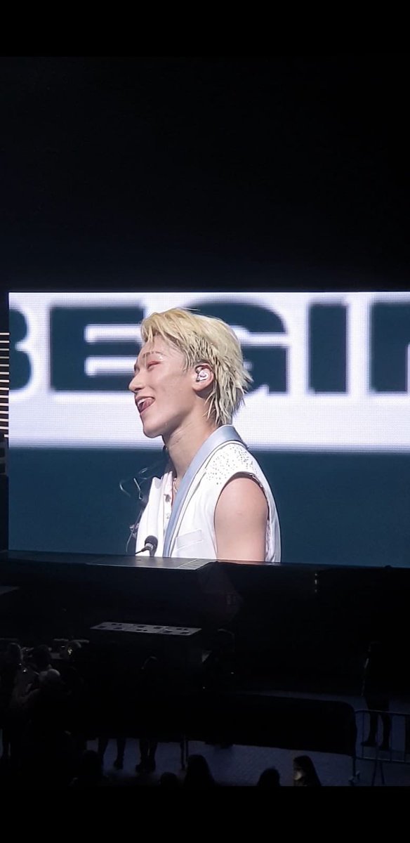 prom_pancake's tweet photo. An hot moment? THIS! ❤️ #ATEEZ #에이티즈 #ATINYinMADRID #Capture_TheFellowship https://t.co/NmaOWM2Rf3