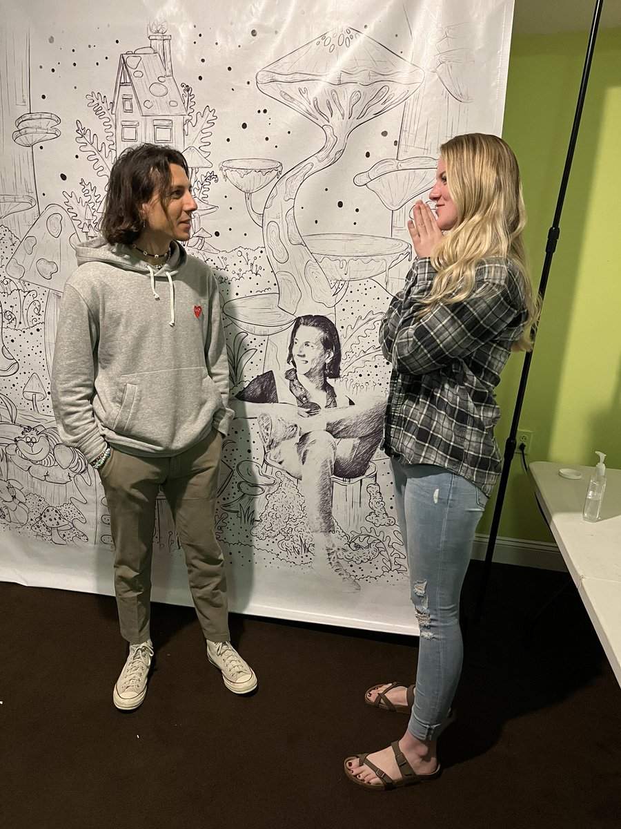 melizabethb7's tweet photo. After 2.5 years of having @ansonseabra on repeat I got to see him with my eyes. Thank you for always being so amazing❤️❤️ https://t.co/yZKvUBYjA7