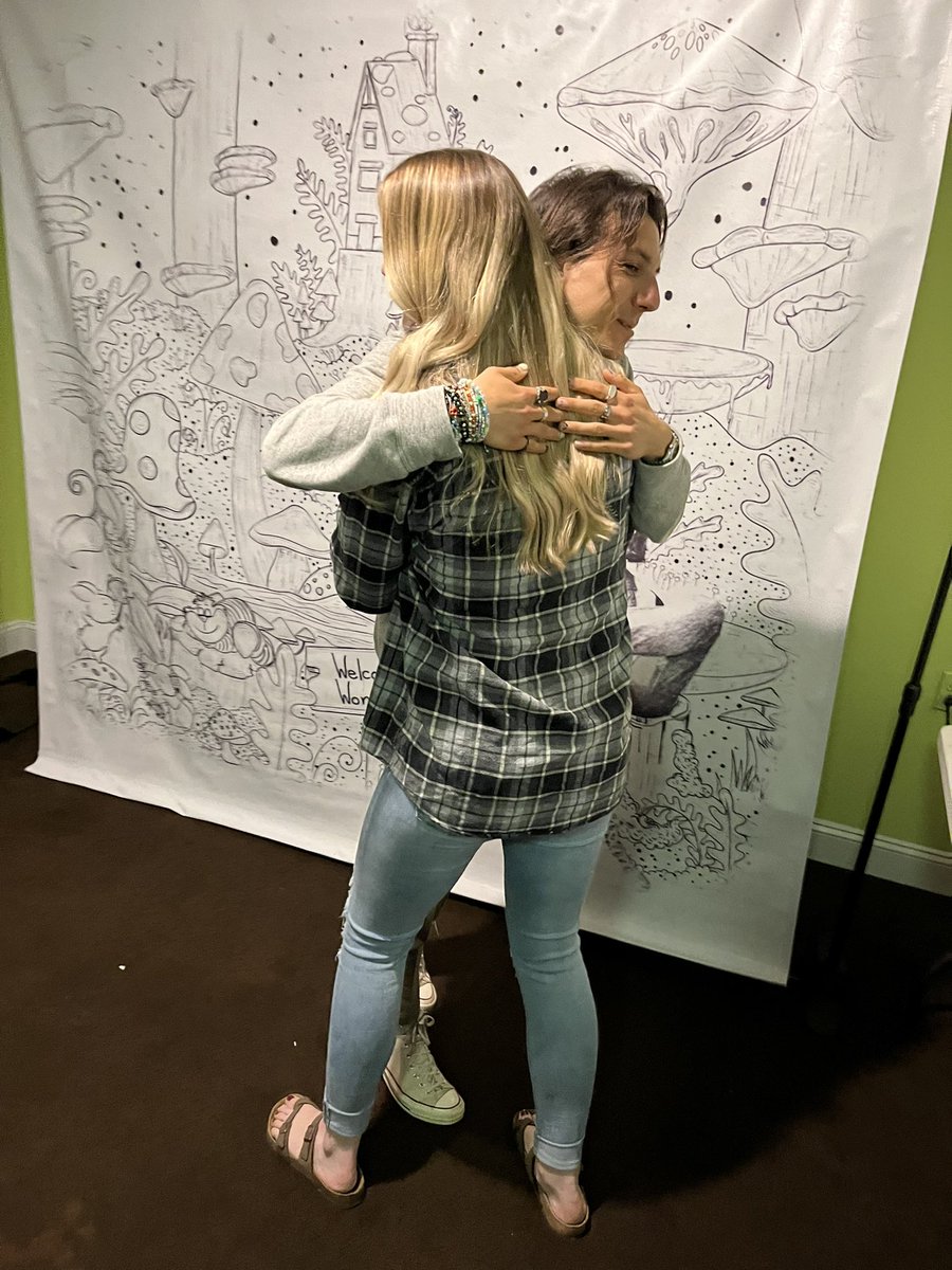 melizabethb7's tweet photo. After 2.5 years of having @ansonseabra on repeat I got to see him with my eyes. Thank you for always being so amazing❤️❤️ https://t.co/yZKvUBYjA7