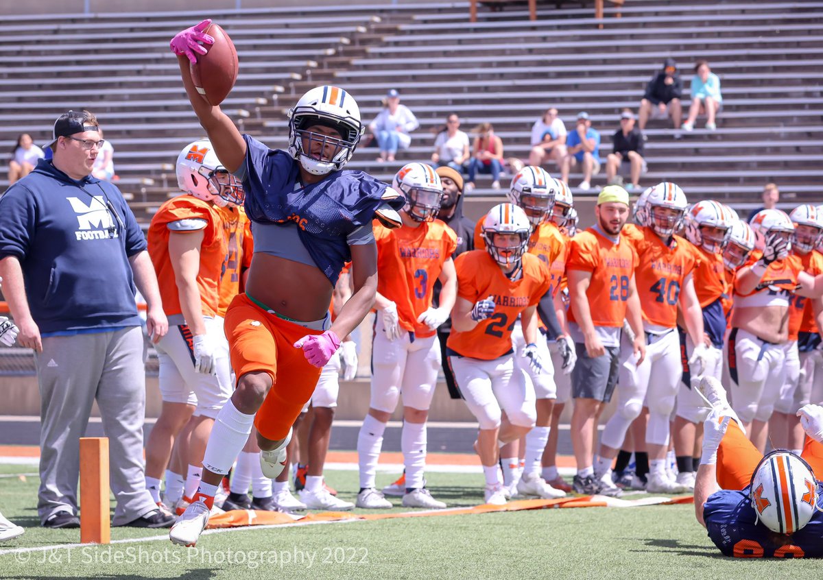 Jtsideshots's tweet photo. Any Saturday spent shooting football is a good day, even if there was crazy wind which made it hard to stand up straight. @MidlandU_FB hosted their spring scrimmage this afternoon. Looking forward to upcoming season https://t.co/amE6yRExzY