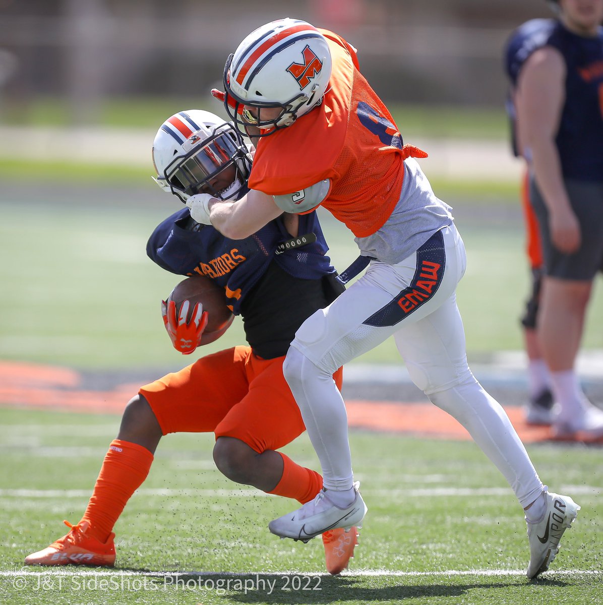 Jtsideshots's tweet photo. Any Saturday spent shooting football is a good day, even if there was crazy wind which made it hard to stand up straight. @MidlandU_FB hosted their spring scrimmage this afternoon. Looking forward to upcoming season https://t.co/amE6yRExzY