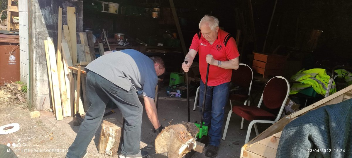 AvenueSexton's tweet photo. What a fantastic day today at our men's shed ,creating pallet crates full of log burning wood to create revenue to keep our community garden open, thank you everyone https://t.co/kR8CHPY23a