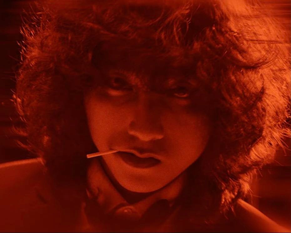 sontung_mmeme's tweet photo. The first images in the MV teaser "HERE'S NO ONE AT ALL" by Son Tung M-TP🔥🔥🔥
https://t.co/1HNRjOID9F
#mmeme #sontungmtp #TheresNoOneAtAll https://t.co/EyU1zUct1I