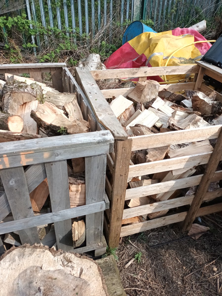 AvenueSexton's tweet photo. What a fantastic day today at our men's shed ,creating pallet crates full of log burning wood to create revenue to keep our community garden open, thank you everyone https://t.co/kR8CHPY23a