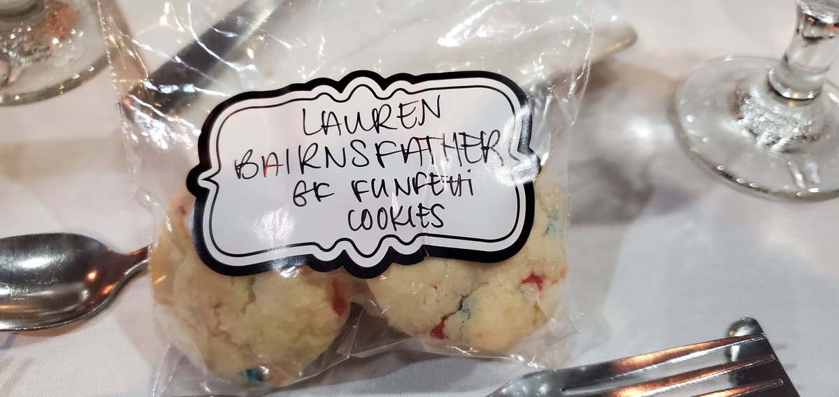 DrLaurenA's tweet photo. My love language

#cookietable 
#Pittsburgh 
#wedding 
#glutenfree 
#glutenfrei https://t.co/wSiTXDrURJ