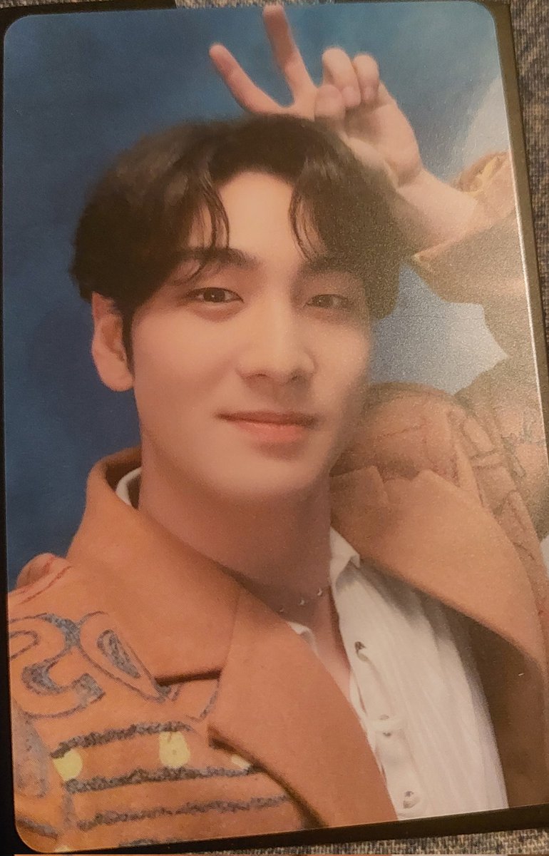 Dani_elagrez's tweet photo. Mi álbum 'Needle &amp; Bubble' por fin está en mis manos, la espera ha sido tan larga, pero estoy muy feliz, tengo photocard OT5 + 
#뉴이스트 #NUEST #아론 #백호 #JR #민현 #렌  #김종현 #곽아론 #강동호 #황민현 #최민기 #AARON #ARON #JR #JONGHYEON #BAEKHO #MINHYUN #REN #Needle_n_Bubble https://t.co/c4pRPHXm8o