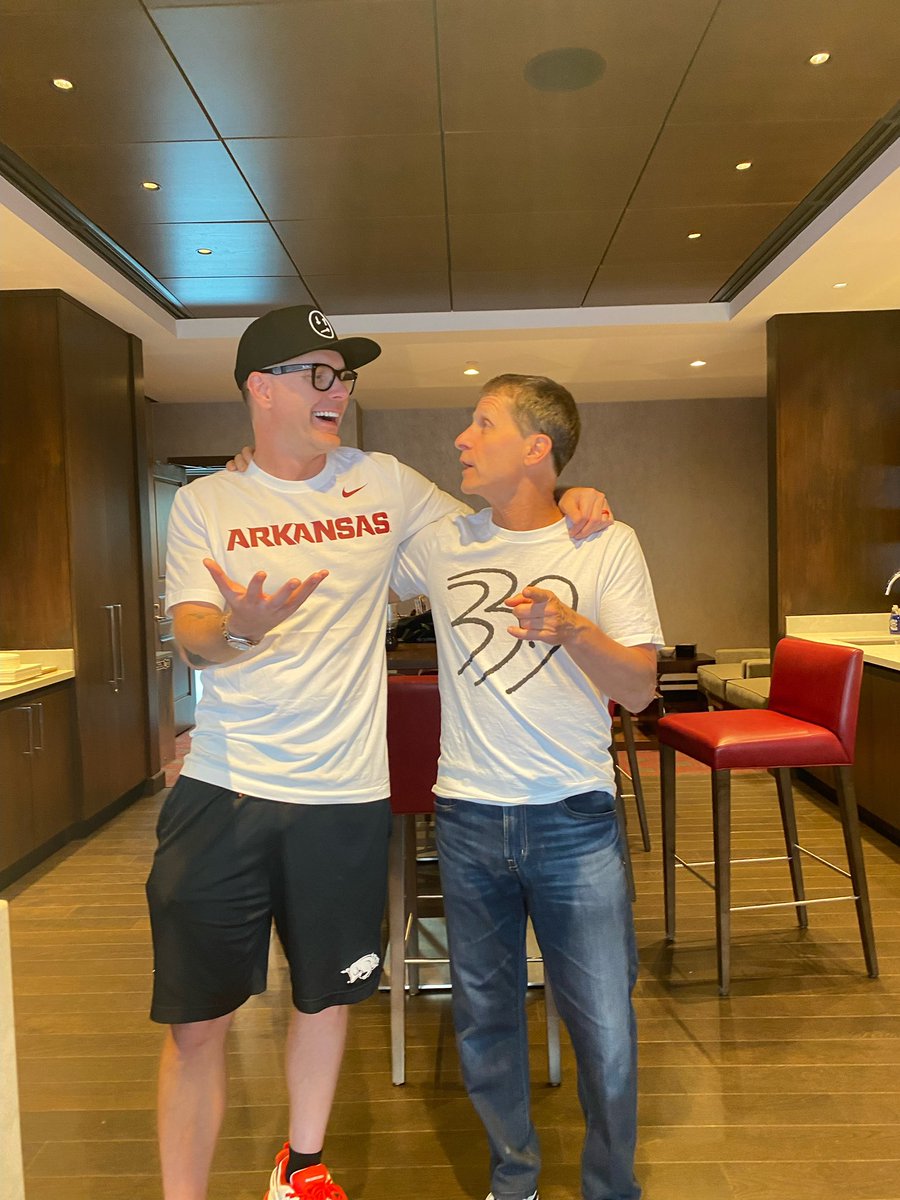 EricPMusselman's tweet photo. Pregaming with @mrBobbyBones https://t.co/a5mDLbsfP0