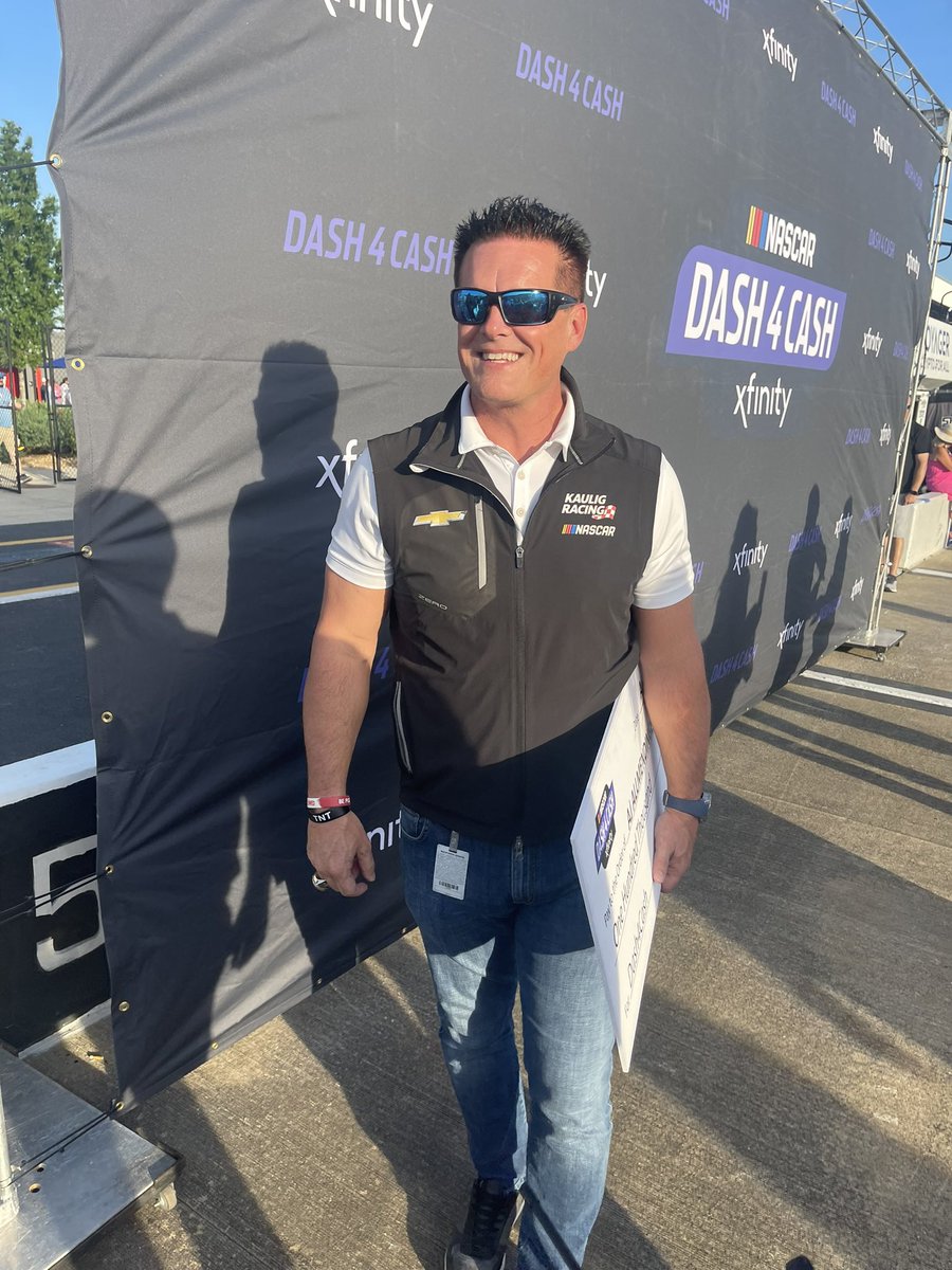 KauligRacing's tweet photo. .@MattKaulig is one happy man. 😁
@AJDinger and @landoncassill will compete for the #Dash4Cash next weekend at the @MonsterMile!
#TrophyHunting | #CheckChasin https://t.co/Rtrz9js96X
