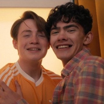 luanbtsverse's tweet photo. eu simplesmente tô apaixonado por esses dois, por essa história, esse enredo, pura perfeição 

WATCH HEARTSTOPPER https://t.co/6pYIZps1Kl