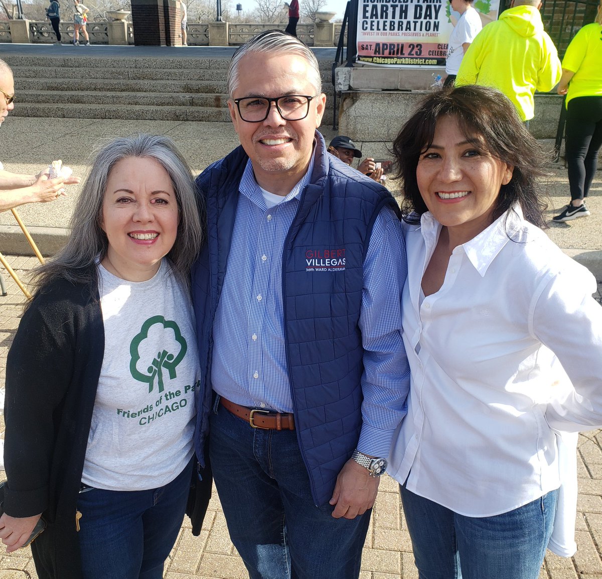 CHICAGO_ROSA's tweet photo. Thanks @chicagosmayor,  volunteers, students, families, friends and partners who came out to support #EarthDay2022🌎 cleaning up to 85 @ChicagoParks. Great job all👏! @ComEd  @FOTPChicago @MsrUrban @MaldonadoR26 @ChicagoParks @gilbert36ward @ChiPubSchools #ChicagoClimateAction https://t.co/fgiLnuSR3D