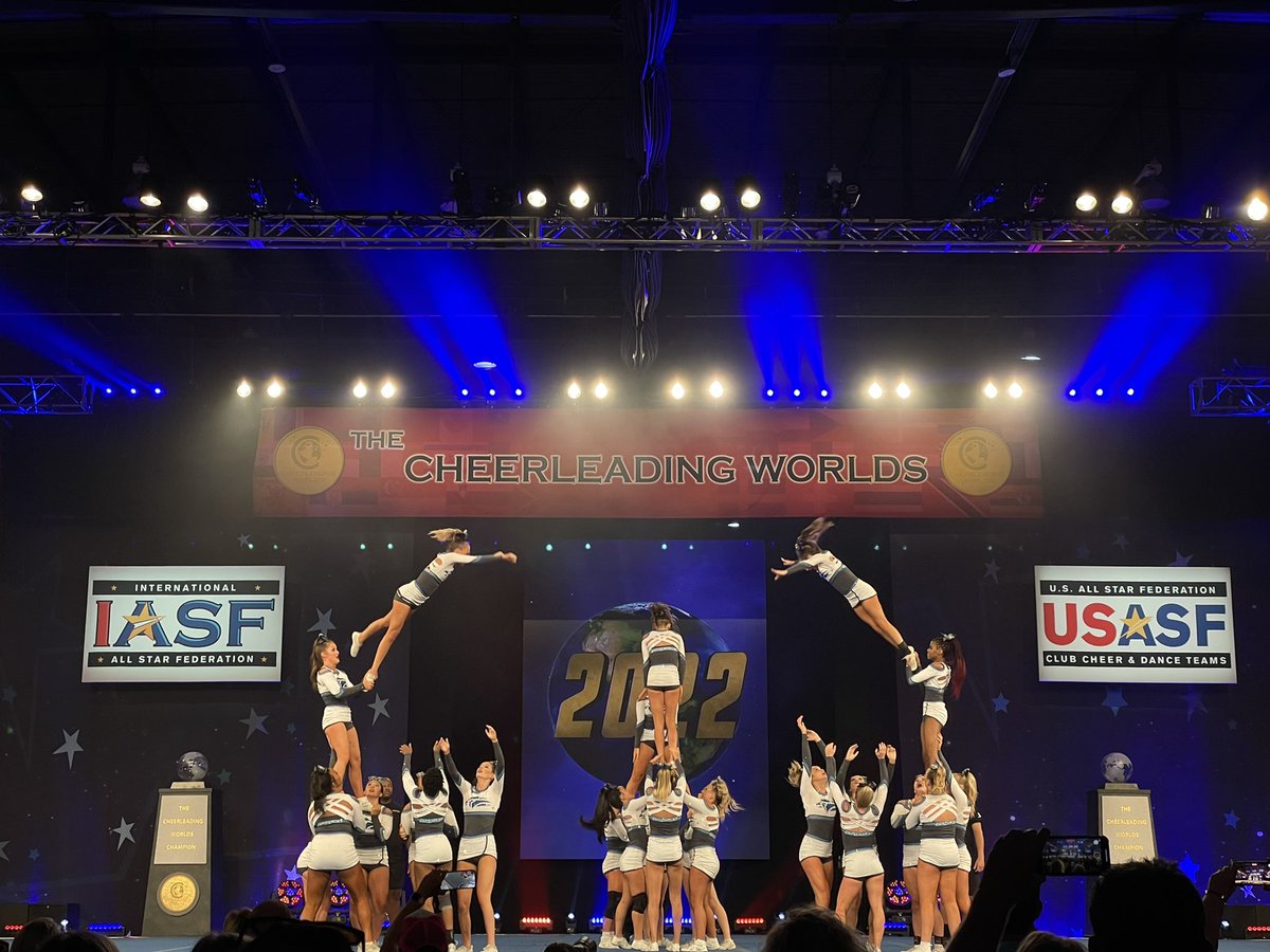 CheerTheory's tweet photo. SERVING IT UPPP ATL STYLE! 👏🏽👏🏽👏🏽 GREAT PERFORMANCE The Atlanta Jayhawks - SHADE ✨

#CheerWorlds2022 #VISA https://t.co/dNyxYuz5HF