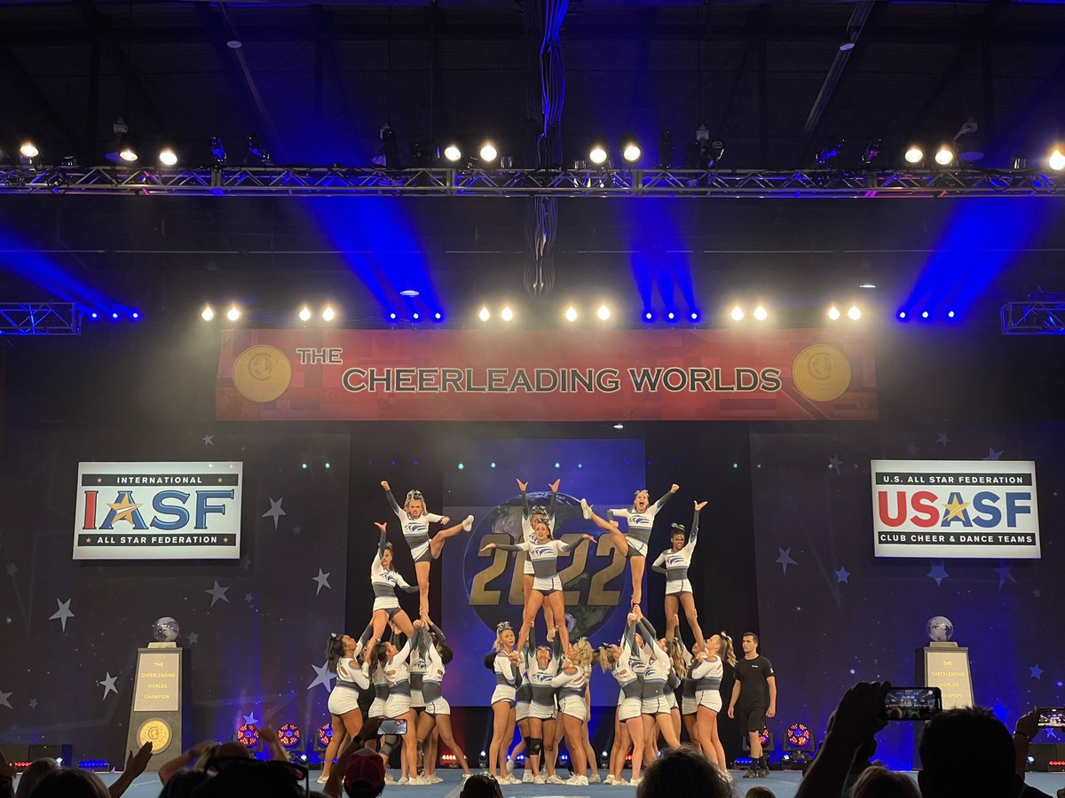 CheerTheory's tweet photo. SERVING IT UPPP ATL STYLE! 👏🏽👏🏽👏🏽 GREAT PERFORMANCE The Atlanta Jayhawks - SHADE ✨

#CheerWorlds2022 #VISA https://t.co/dNyxYuz5HF