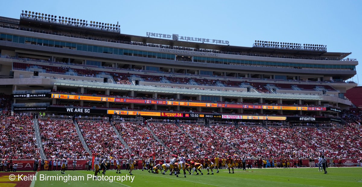 photowkb's tweet photo. USC Trojans during the Spring football game at the Los Angeles Memorial Coliseum in Los Angeles. @pac12 #pac12 @NCAAFootball #ncaa @uscfootball @USC_Athletics #usc #football #usctrojans #losangeles #lincolnriley #calebwilliams #mariowilliams #millermoss https://t.co/eJH7i9cg97