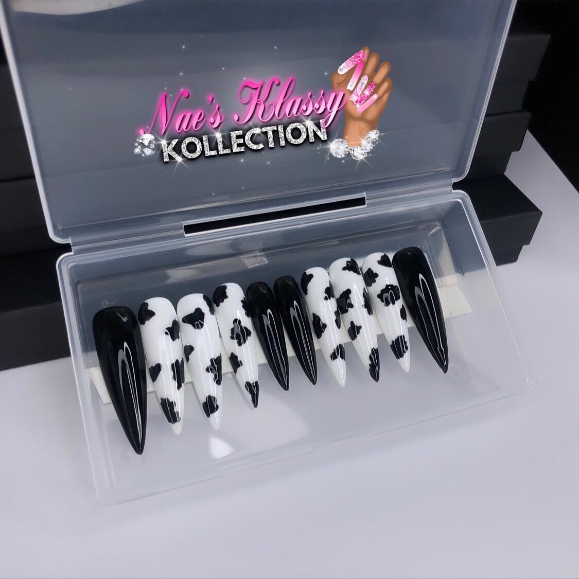 “Cowgirlish” 🐄 Stiletto| Size: XS| now available on website, link in bio to purchase 💕💅🏾!! 
(NaeKlassyKollection.com)
.
.
.

#pressonnails #pressonnailset #pressonnailbusiness #cutepressons #nails #cutenaildesigns #smallbusiness #purplenails #beauty #slay #shopnow #cownails