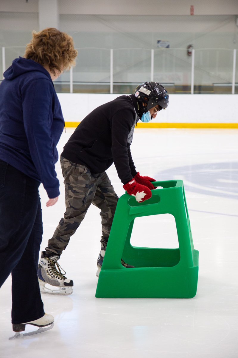amvaughan's tweet photo. Such fun yesterday ⁦@LoyalistCollege⁩      using my other skills helping international students  #skating for the first time! #firsts ⁦@SkateCanada⁩ #SmallGivesUsThePowerToDoBigThings #GreatPlaceToBe #futurestars https://t.co/w4DwOSQov5