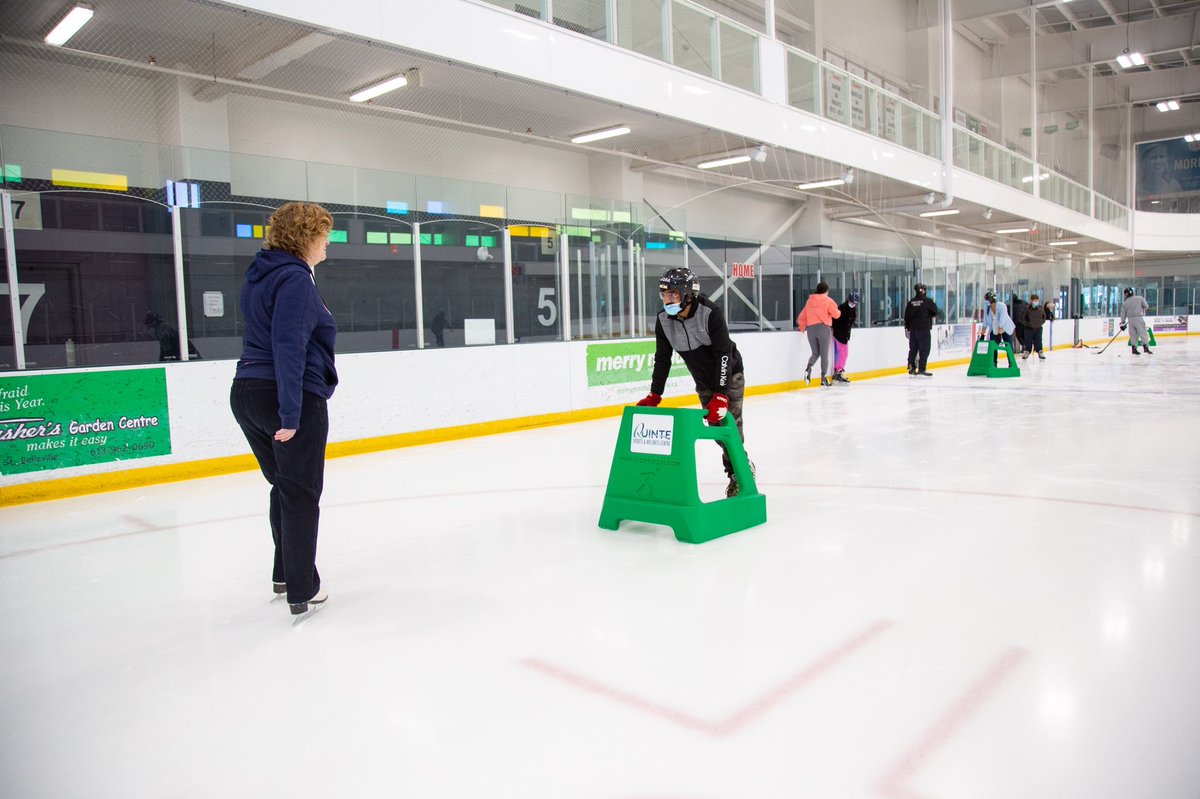amvaughan's tweet photo. Such fun yesterday ⁦@LoyalistCollege⁩      using my other skills helping international students  #skating for the first time! #firsts ⁦@SkateCanada⁩ #SmallGivesUsThePowerToDoBigThings #GreatPlaceToBe #futurestars https://t.co/w4DwOSQov5