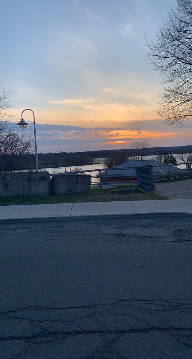 PowerShark5674's tweet photo. The view is so nice here #sunset https://t.co/ikEOR89zu7