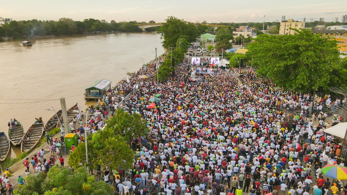 Gustavo Petro tweet media