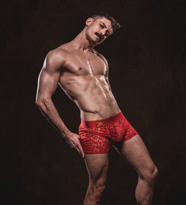 1 pic. Leather and Lace...well...just lace in these photos.
@willyumxxx by @PaulJamnicky 
https://t.co/GiK6hulLCm