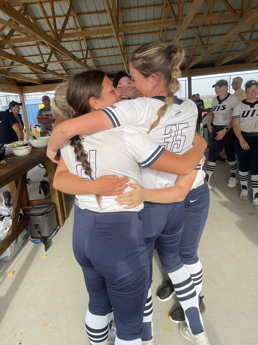 UIS_Softball's tweet photo. Couldn’t ask for a better day
🌟Alumni Day🌟
💙Senior Day💙
💥 SWEEP 💥 https://t.co/MoThzcXKQN