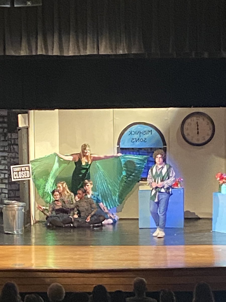 RiceThatRuns's tweet photo. Final night for Little Shop of Horrors at THS. Cast and crew still going strong. #weRtabb https://t.co/rdZn8kqK1E