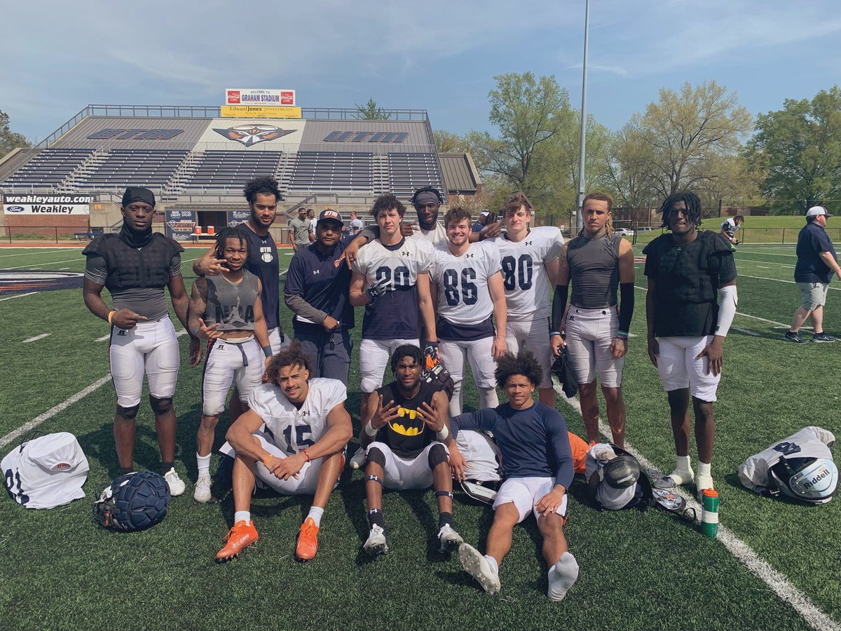 Coach__DH's tweet photo. Spring ball in the books ✅
#AO
#FLYWITHUS
#WinnersWearBlue 

🔶🔷🔶🦅🔷🔶🔷 https://t.co/sxFrYtbTgz