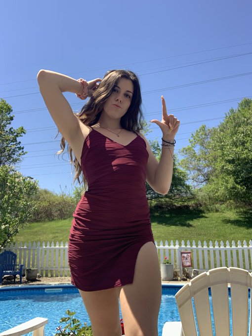 I love serving Goddess Daniella. The easiest part is when She requests, I just have to press accept.  @diamondanii  Findom