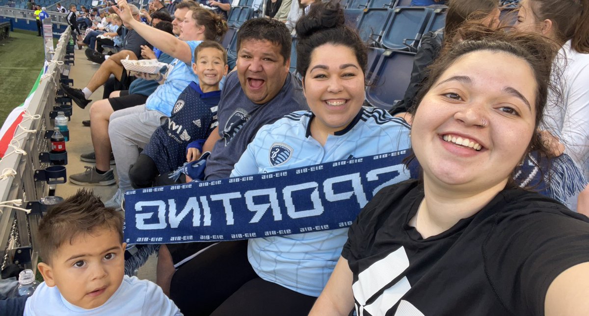 coffeecreamer2's tweet photo. Go sporting!! #sportingkc#welcometothebluehell#sporting#kcsoccer https://t.co/eafm2vMINx