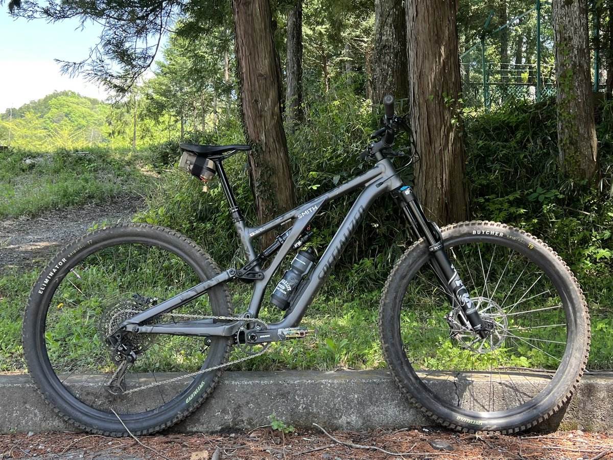 5axismeister's tweet photo. 自転車が増えたので、改めて。
MTBもロードもトライアスロンもエクステラも楽しんでます。
#specialized
#sworksepic
#stumpjumperevocompalloy
#sworksshivdisc
#sworkstarmac
#MTBer
#triathlete
#マウンテンバイク
#トライアスロン https://t.co/MiMT09svpP