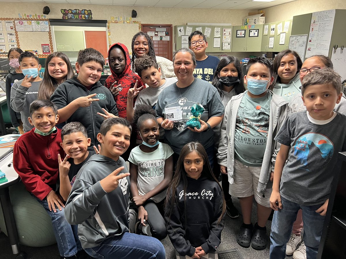 FalconsAvalon's tweet photo. Mrs. Smith and her sweet scholars celebrate together because Mrs. Smith earned a WINGS Card. Congratulations Mrs. Smith! #FalconsUnitedInExcellence @SweetScholars https://t.co/tCeeP2FF95