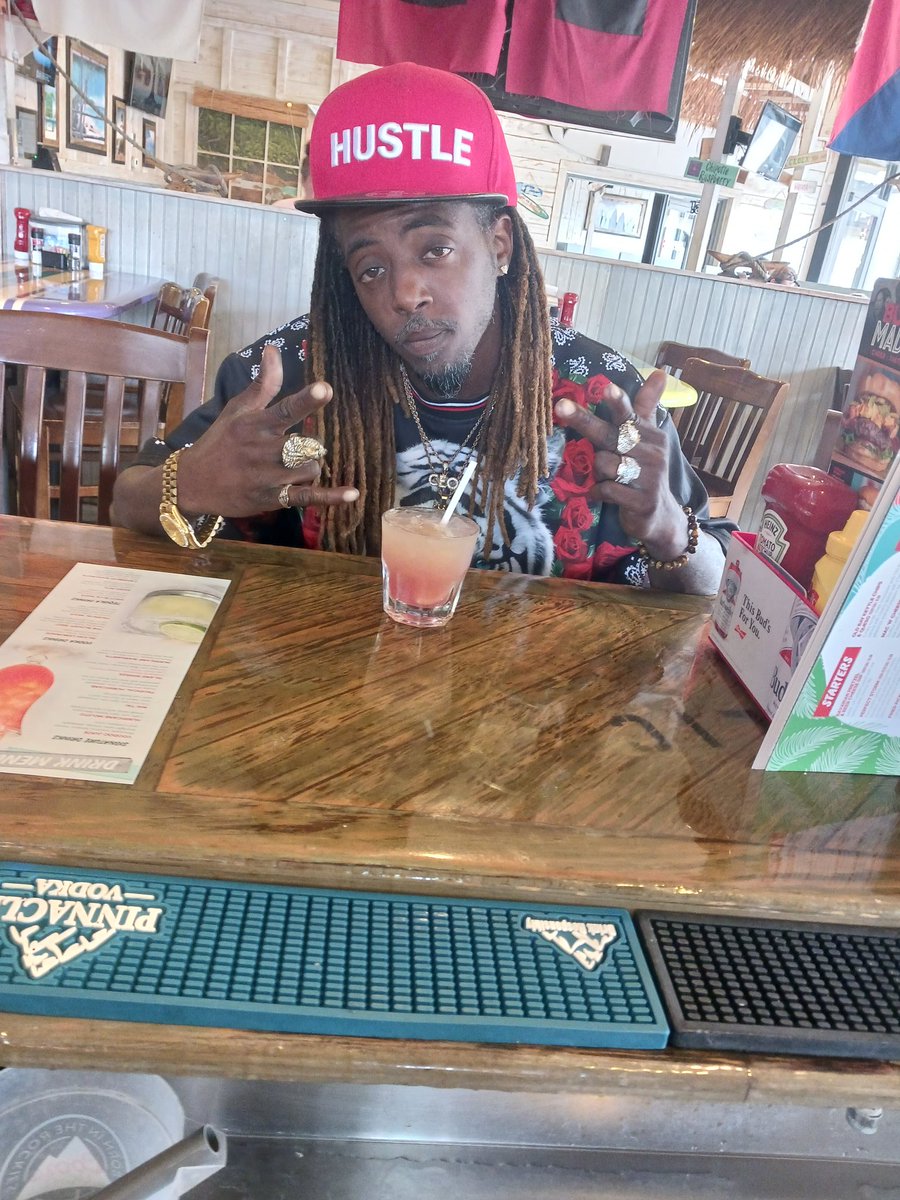 flawless_aka's tweet photo. Was good it's #BentleyGang go check out my new single Called Concrete Rose 🌹 by #MrFlawless @BentleyMusicRED @BentleyRecords https://t.co/4hdzGLl29H