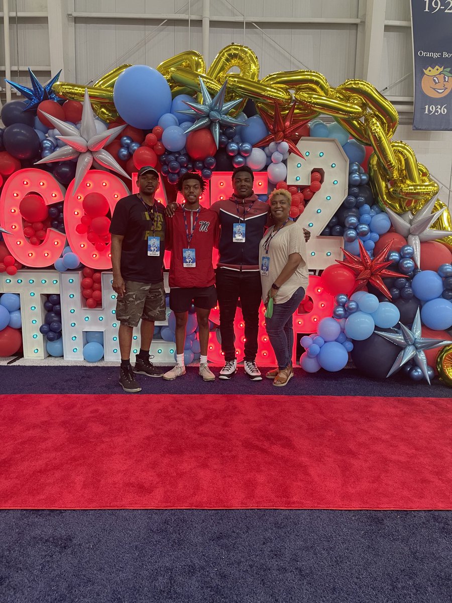tuck_kameron's tweet photo. Another great time at Ole Miss this weekend❕All love in Oxford ‼️⁦@OleMissFB⁩ ⁦@MrClutch_83⁩ ⁦@CoachCarterOLE⁩ ⁦@Lane_Kiffin⁩ #ComeToTheSip https://t.co/VHGNM9bB1D