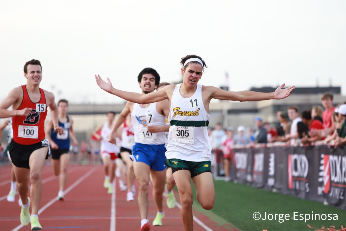 MSHeartland_'s tweet photo. Theo Cunningham of Palatine Fremd 4:28.23 wins boys sec 2- #DNIP22 https://t.co/umhMEmFwep