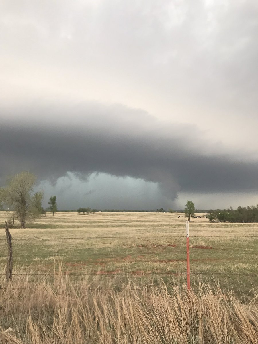 Tornado warned storm west of Newcastle

<a href="/MetCrewChasers/">Met Crew Chasers</a> <a href="/CowsWx/">Flying Cows Wx</a> @SWMN_SportsGuy